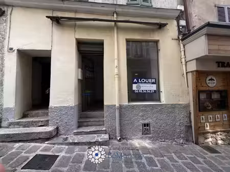 local commercial – 14 m² – cœur du village de saint-martin-vésubie