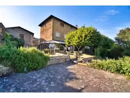 poleymieux au mont d'or - maison de caractère - 176 m² - dépendances - a rénover