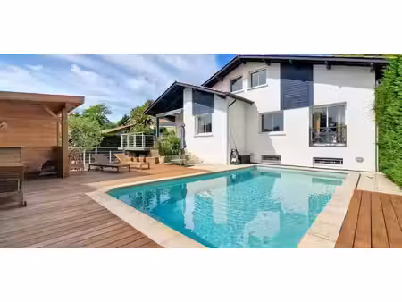 villa avec piscine et terrasse anglet (64)