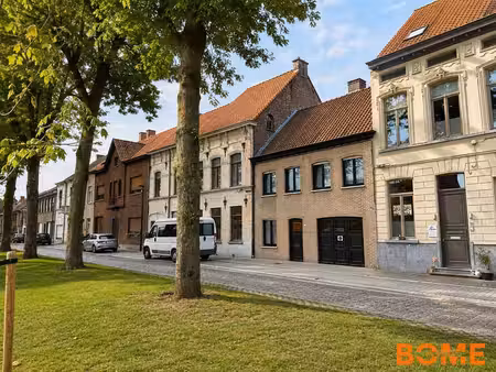 ruime huurwoning met vier slaapkamers  garage en epc-labe...