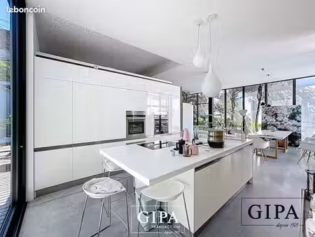 maison 7 pièces 205 m²