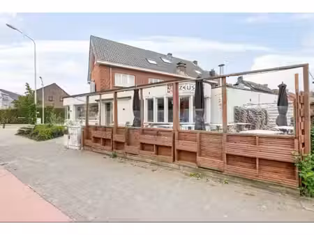 gunstig gelegen handelspand met garage en zonnig terras!