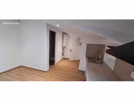 appartement studio - 2ème étage - entièrement rénové - centre orange