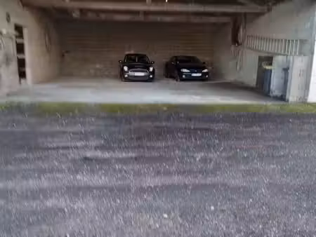 loue hangar