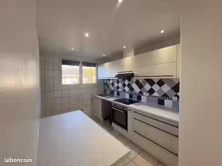 à louer – saint-fargeau-ponthierry – 87 87 m² – 3 chambres – balcon – parking – cave