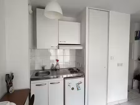 a 400m de la gare desservant saint-lazare  studio 23m2 avec terrasse et place de parking