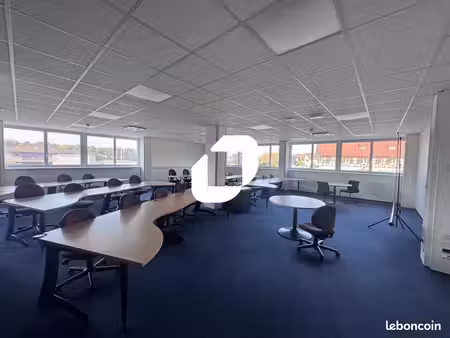 bureaux 1 500 m²