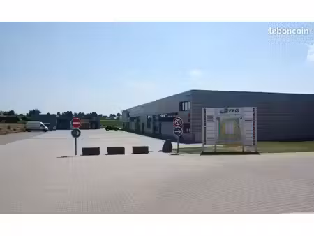 local d'activité / hall de stockage avec bureaux