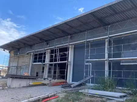 local d’activité – 250 m² – grande hauteur – accès camions