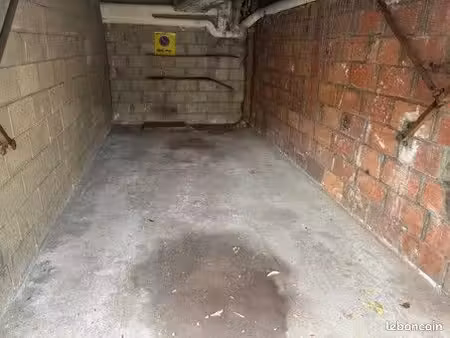 box fermé dans résidence sécurisée