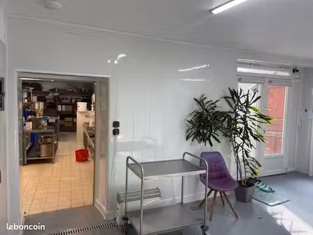 local professionnel / alimentaire / bureau / chambres froides