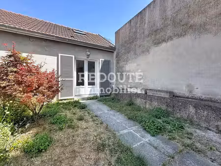 appartement de type 2 en duplex avec jardin et dependance