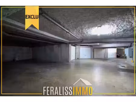 une place de parking souterrain !