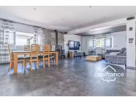 maison familiale 7 pièces de 250 m² au mesnil-saint-denis avec studio indépendant