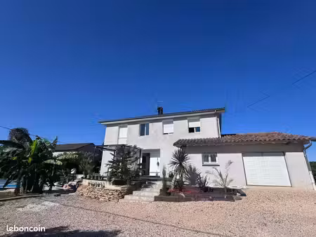 maison rénovée 134m2-piscine-vue dégagée-chaintré