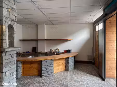 local de 100 m² avec en partie potentiel de transformation en appartement local 100m2