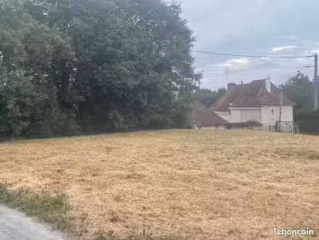 terrain 717 m² precigne