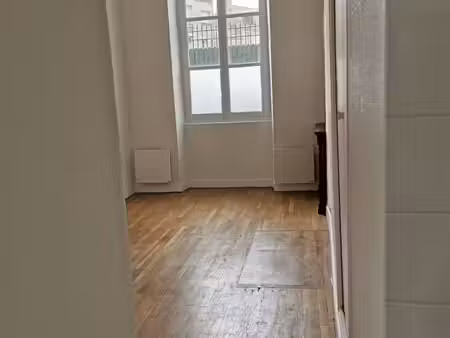 local professionnel 28 m2 rue albert maignan le mans