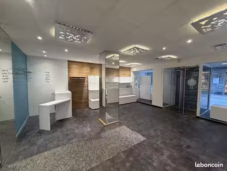 murs commerciaux 77 m² moûtiers