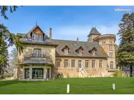 chateau 25 pièces 1200 m²