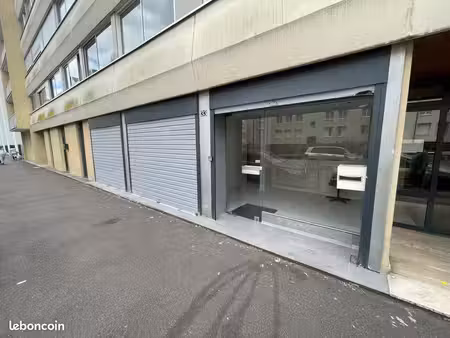 charmant local de 40 m² à usage de bureau  avec une place de parking
