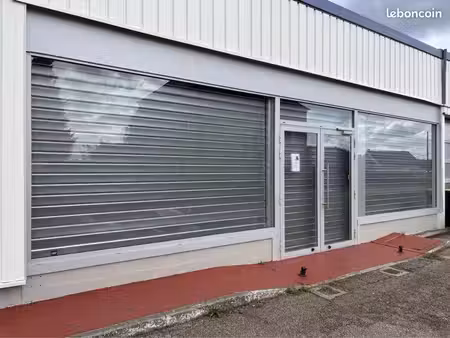 local d’activité commerciale 251 m2 environ avec vitrine