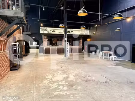 local commercial 590 m²