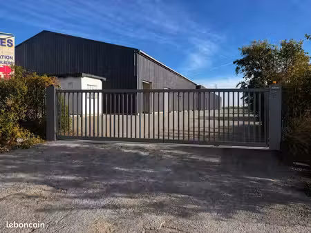 local activité / stockage