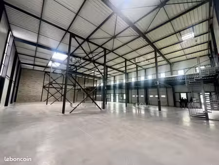 local d'activité 956 m²