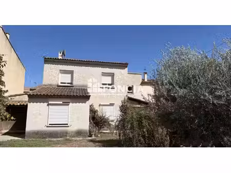 haut de maison de 80 m2 au calme avec 2 places de parking