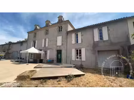 maison 7 pièces 247 m²