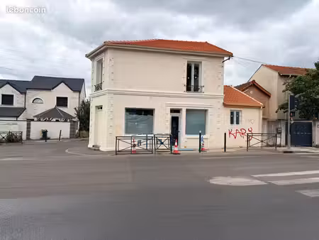 boutique d'angle à louer