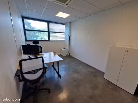 bureau 2 personnes à louer