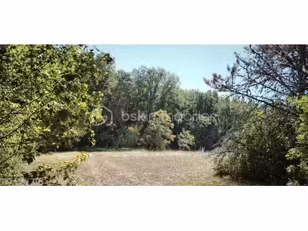terrain de 1 764 m² à varennes