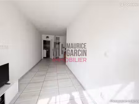 studio 1 pièce 28 m²