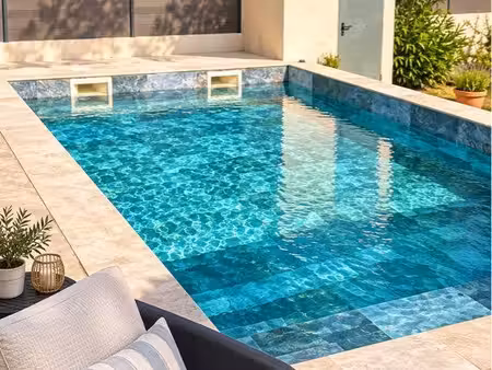 ? maison de plain-pied 90 m² avec piscine  dépendance et accès direct à la sorgue – l’isle