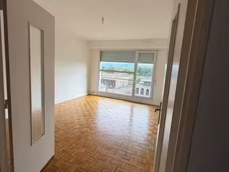 appartement t2 lumineux avec vue imprenable sur les pyrénées