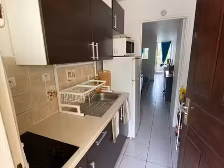 ? appartement 30 m² avec terrasse – saint-gilles-les-bains