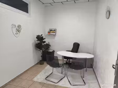bureau de 14 m² à louer – centre médical et paramédical à château-gombert