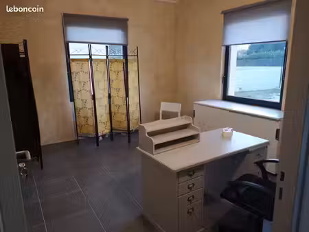 bureau à louer à cairanne en zrr