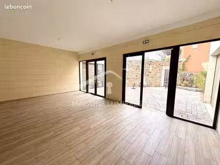 local commercial 43 m² roussillon
