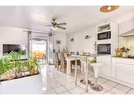 maison rénovée avec garage et terrasse
