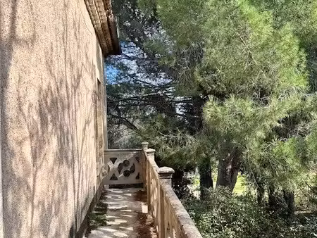 mus  village proche de vergeze maison de maitre à restaurer