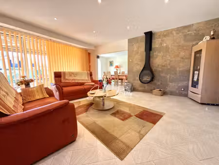 saint esteve - maison 4 faces entièrement rénovée  développant 190 m² habitables sur une p