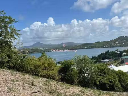 terrain constructible de 3 699 m² avec vue mer