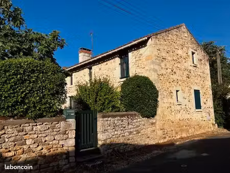 charmante petite maison de campagne de 4 pièces