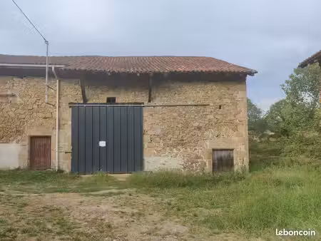 grange en pierres avec beau potentiel