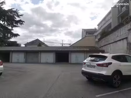 garage dans petite copropriété calme et tranquille.secteur mairie