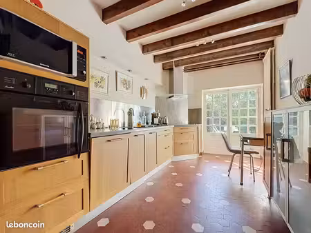 maison familiale avec 4 chambres  garages et 1 500 m² de terrain à misérieux