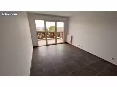 t2 42 m² – cuers – excellent état 2021 – terrasse 8 m² – garage 2 places – 190 000